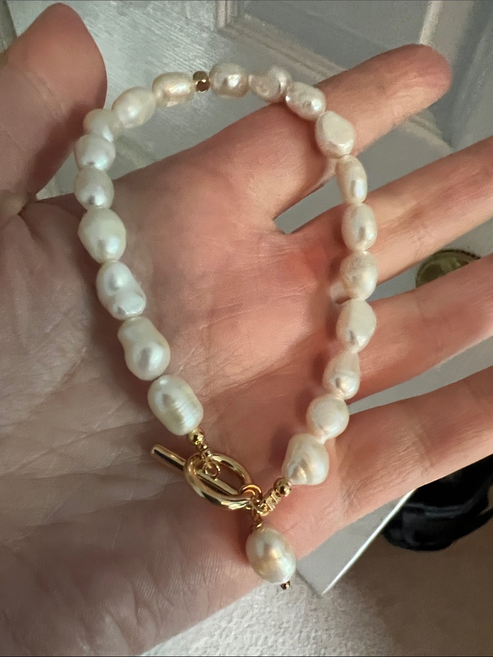 Freshwater Pearl Bracelet with Gold Toggle Closure - White